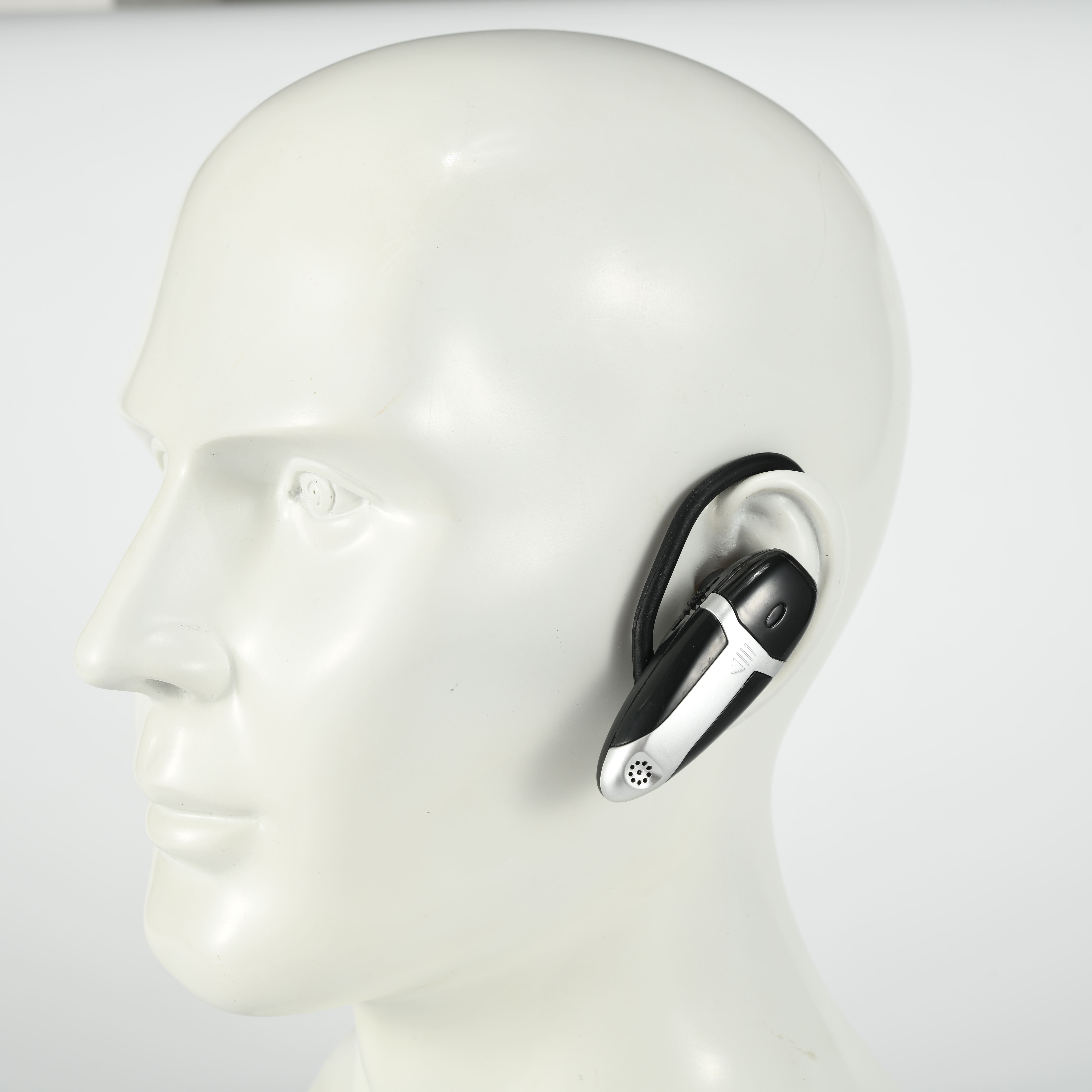 超小型助听器与一般助听器相比较有哪些优点？